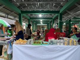 Desa Prima Sekar Maju Girisekar Hadirkan Aneka Camilan Tradisional di Pasar Njowa